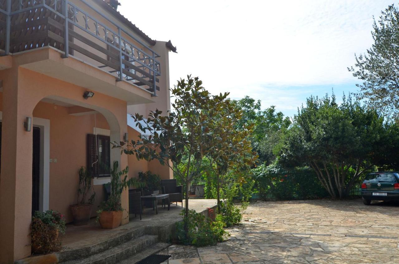 Apartments Josip Pavicini Exterior foto